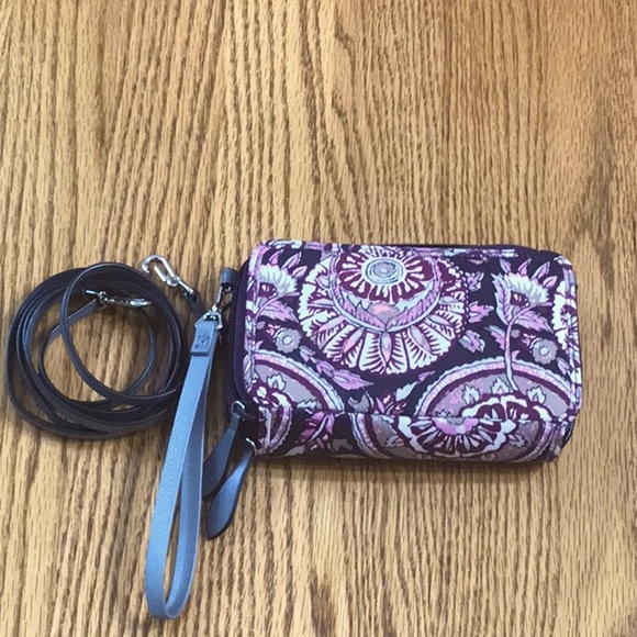 Vera Bradley RFID Wallet Wristlet in Purple Floral pattern - Pretty! - Picture 2 of 8